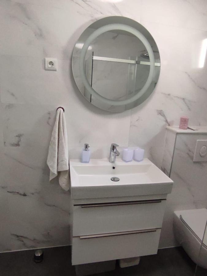 Apartman Koko With Private Jacuzzi Макарська Екстер'єр фото