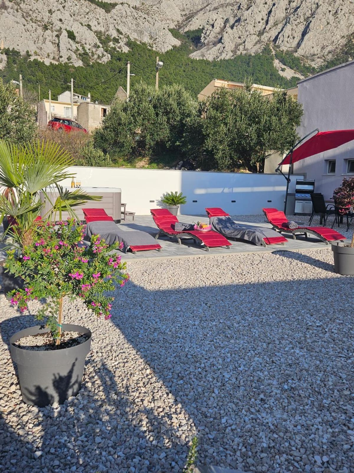 Apartman Koko With Private Jacuzzi Макарська Екстер'єр фото
