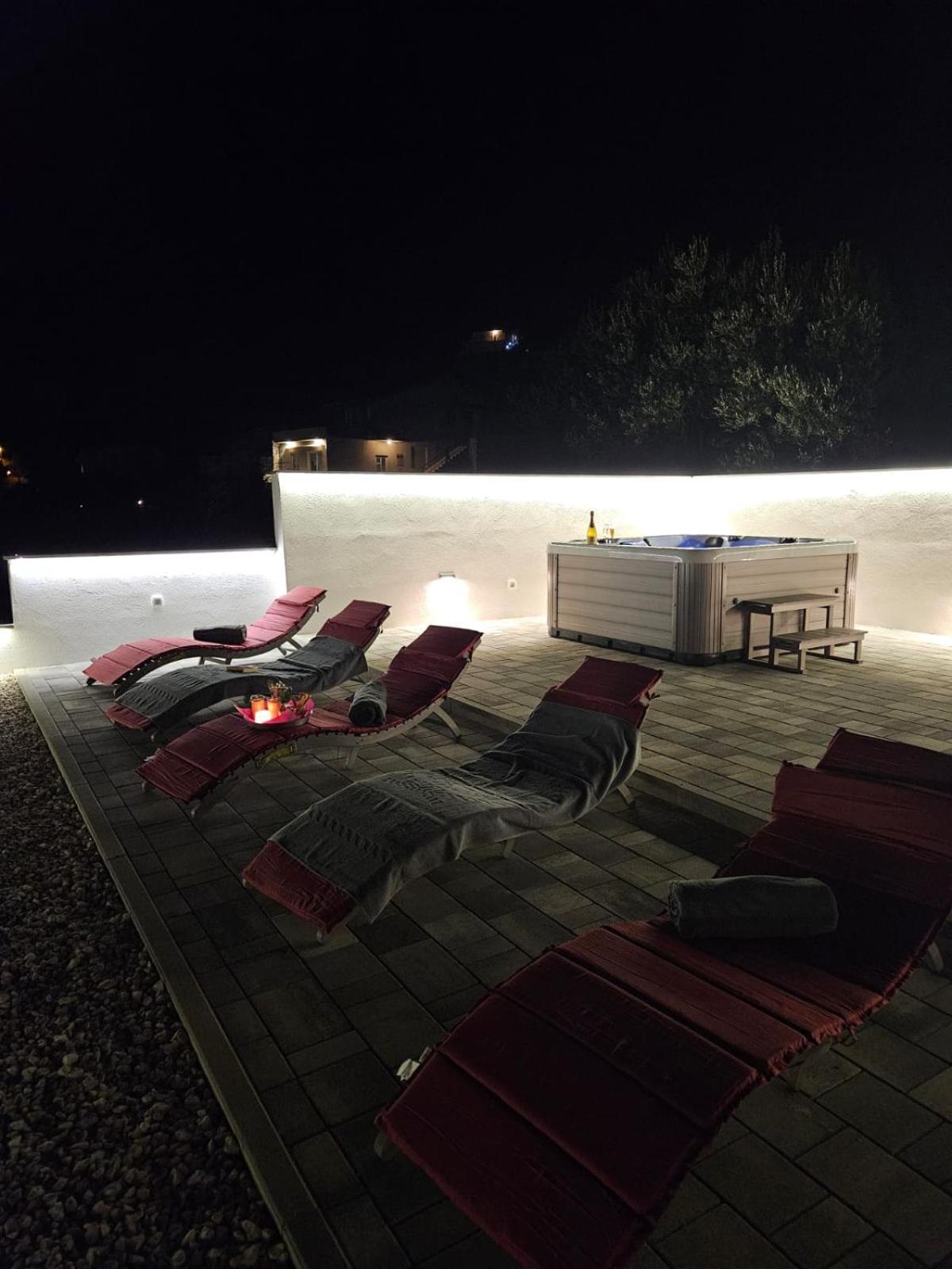 Apartman Koko With Private Jacuzzi Макарська Екстер'єр фото
