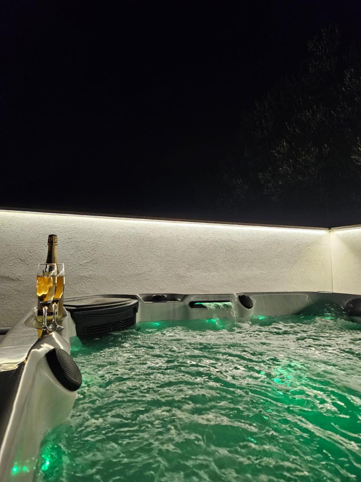 Apartman Koko With Private Jacuzzi Макарська Екстер'єр фото