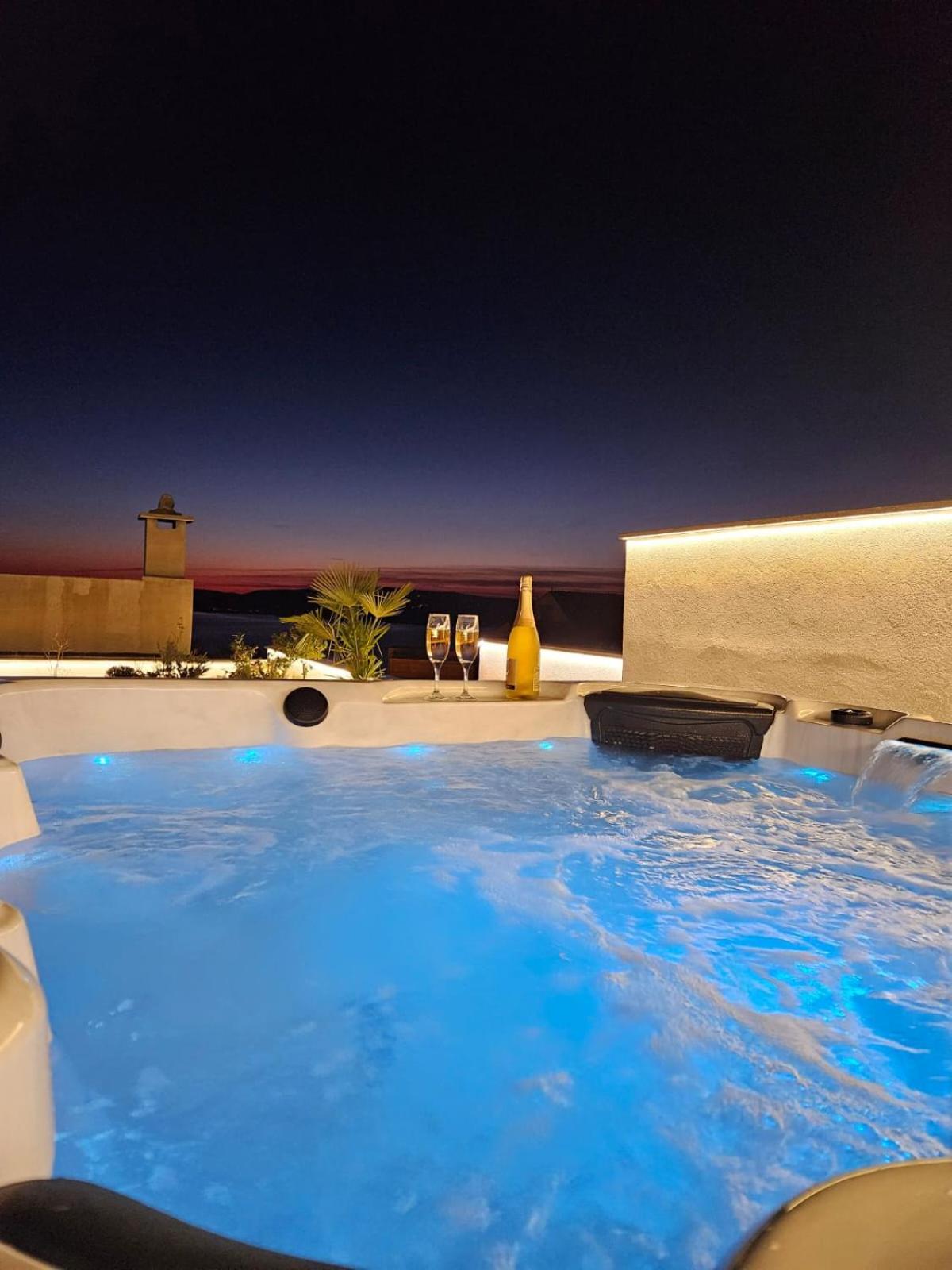 Apartman Koko With Private Jacuzzi Макарська Екстер'єр фото
