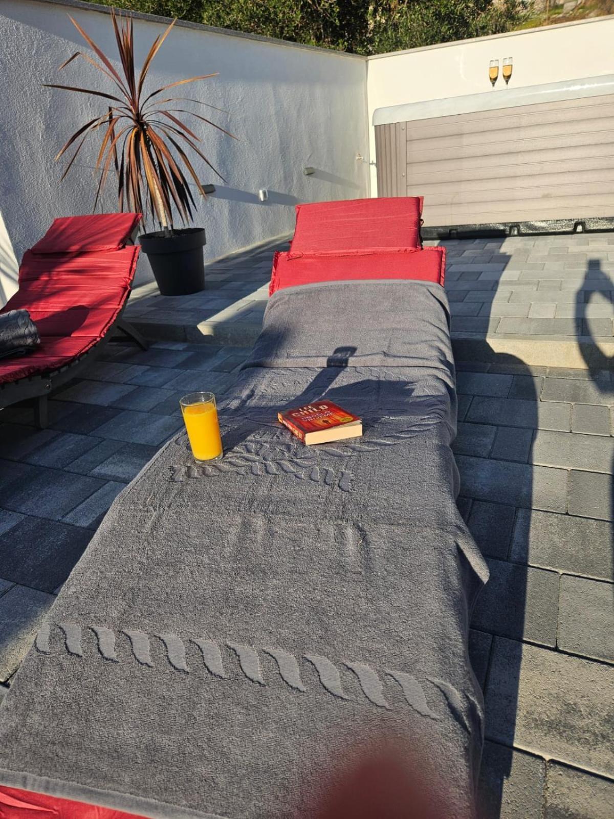 Apartman Koko With Private Jacuzzi Макарська Екстер'єр фото
