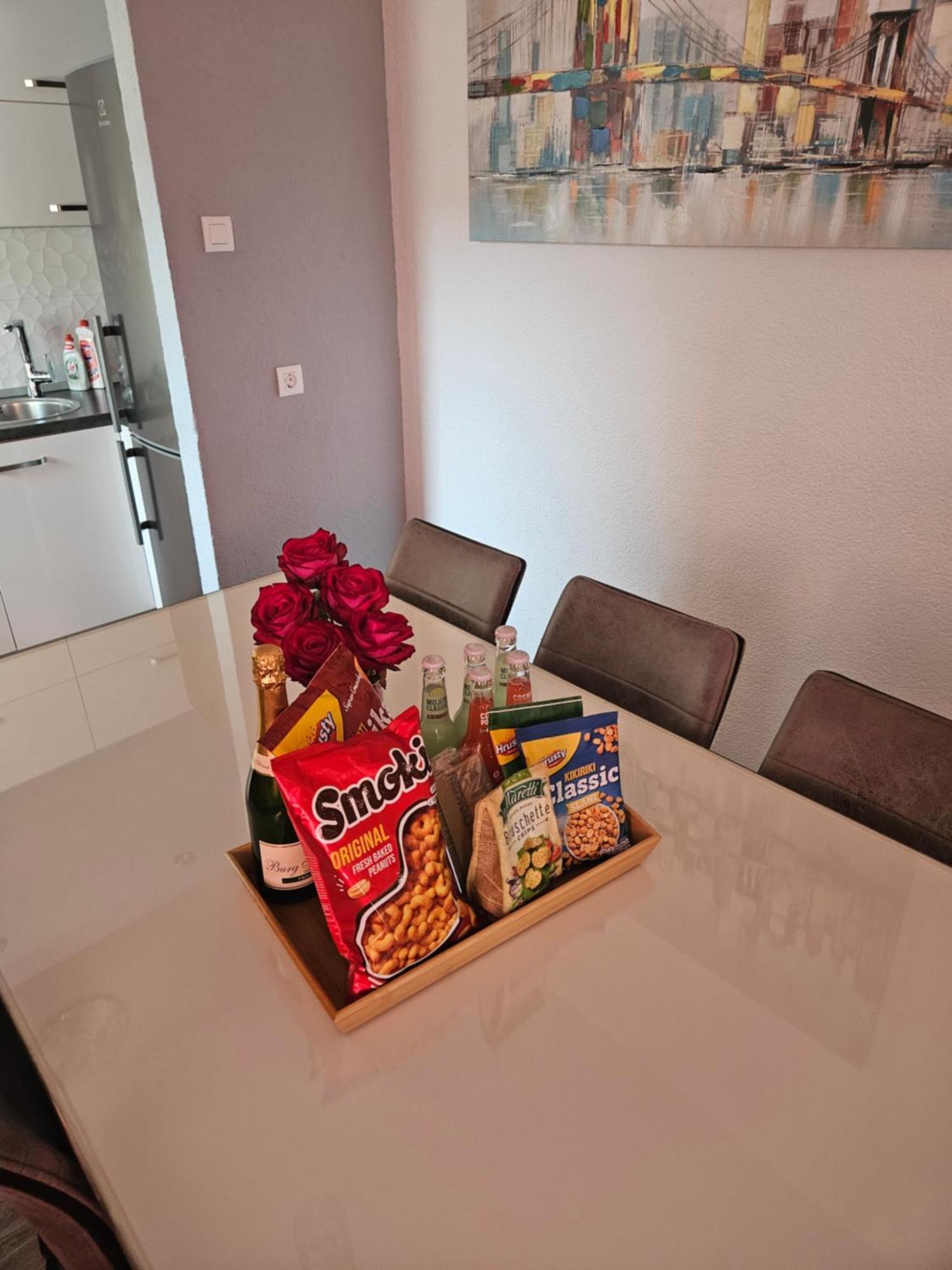 Apartman Koko With Private Jacuzzi Макарська Екстер'єр фото