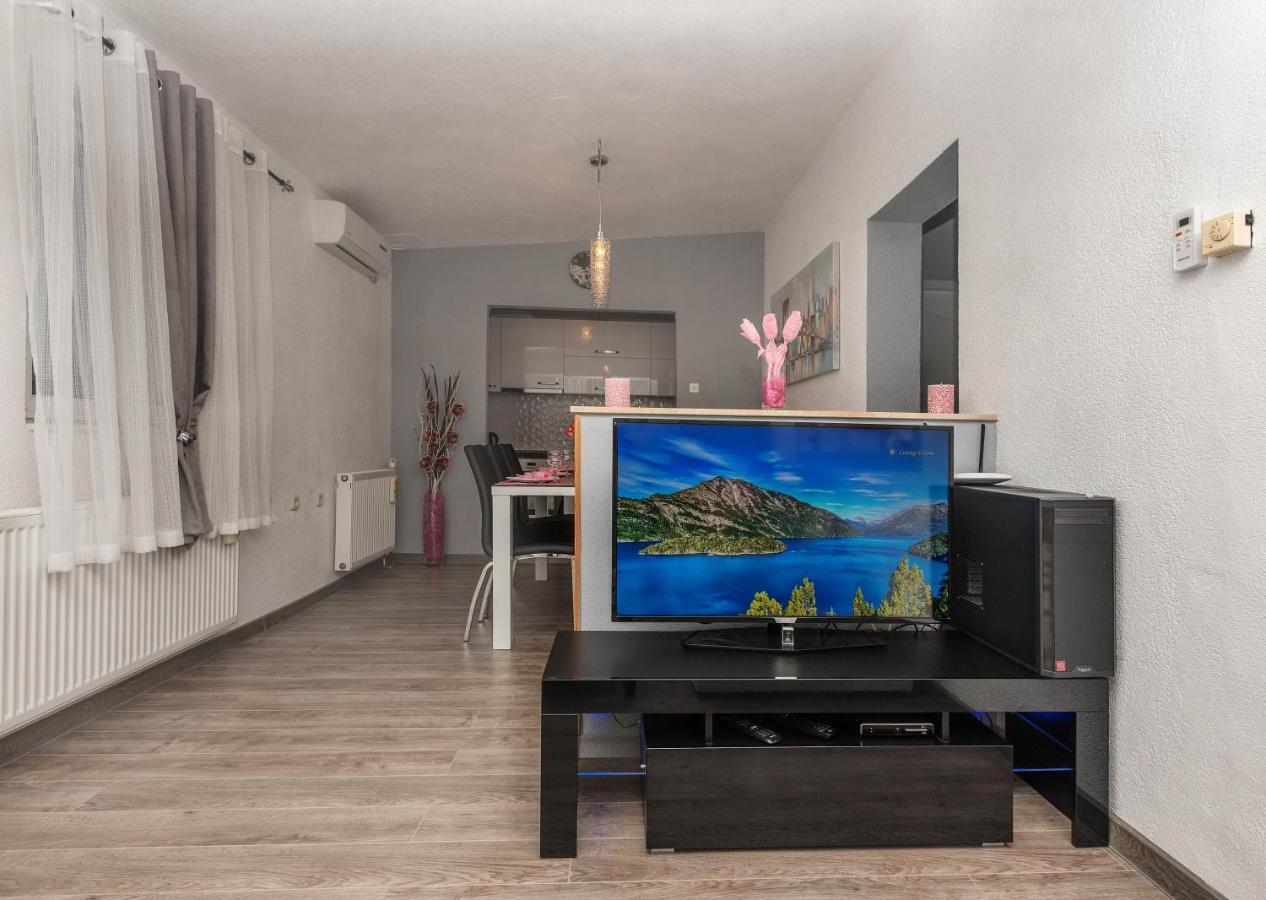 Apartman Koko With Private Jacuzzi Макарська Екстер'єр фото