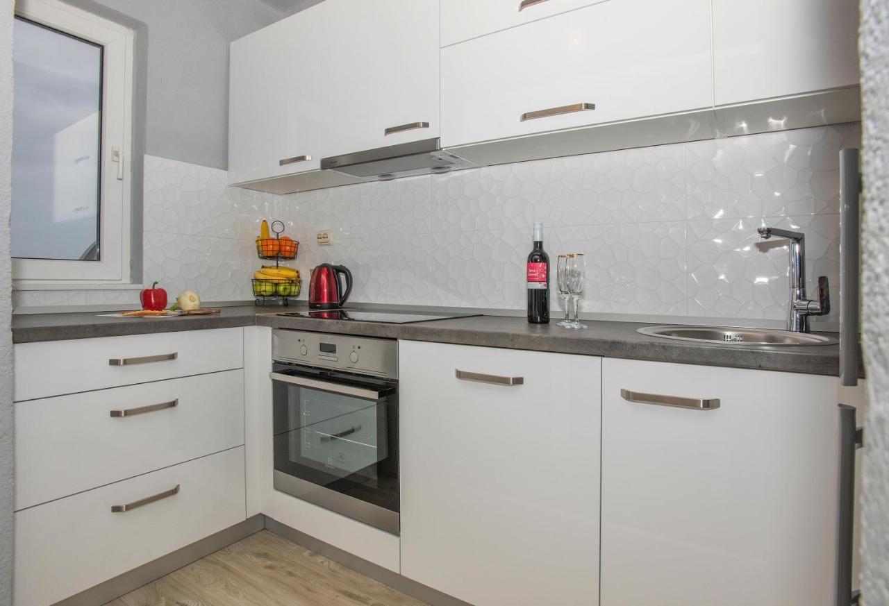 Apartman Koko With Private Jacuzzi Макарська Екстер'єр фото